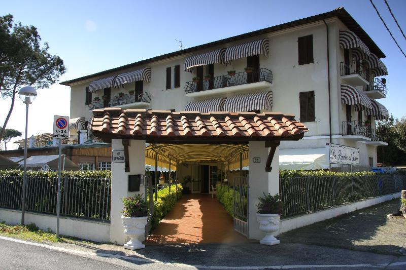 Hotel La Pineta Al Mare Forte dei Marmi Exterior foto
